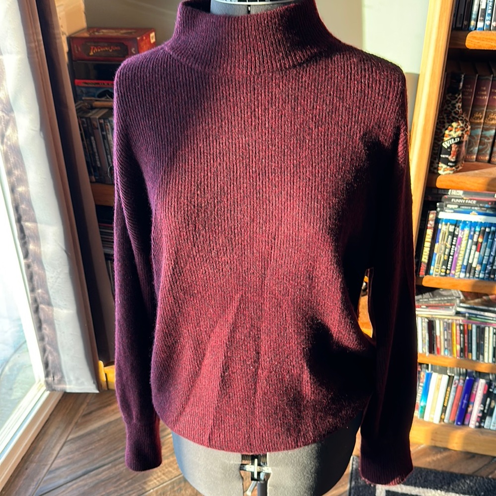 Qi Cashmere burgundy sweater size Large.